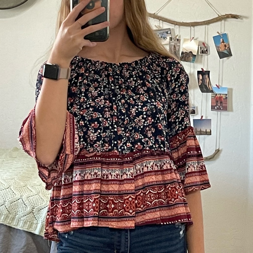 Brand: Iris size S/ Flowy shirt with different patterns - Picture 3 of 4